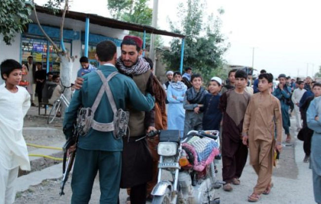 Taliban, Roaming Afghan  Cities amid Eid Euphoria, Say Ceasefire Ends at Midnight